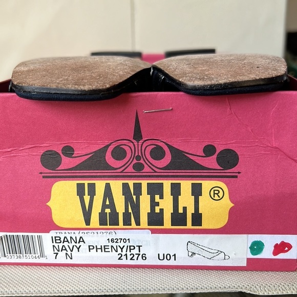 Vaneli Vintage Ibana Open-Toe Navy Pump - Picture 7 of 7